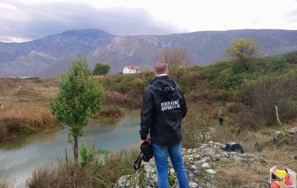 Inspektori izašli na teren nakon pomora ribe u Neretvi kod Mostara