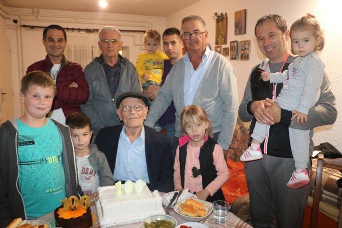 Dugovječnost im je u genima: 40 godina uzimam med, limun i bijeli luk