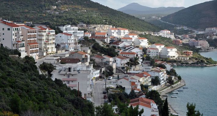 POTRESNE VIJESTI IZ NEUMA: Djeca u obitelji se vežu i tuku, dječak ponovno izbačen iz kuće