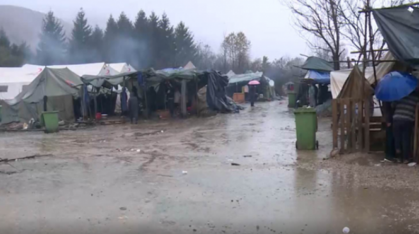 Migrantski kamp Vučjak poplavljen, vjetar uništio šatore