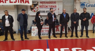 U Mostaru sinoć otvoren 25. Božićni malonogometni turnir