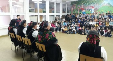 Dream Team Babe u posjeti školarcima, djeca u glas pjevala pjesmu kojom su oduševile u Supertalentu