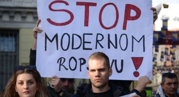 Razišli se građani koji su danas prosvjedovali ispred Parlamenta FBiH