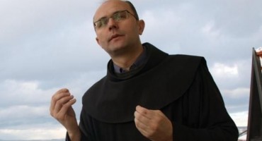 fra Mario Knezović