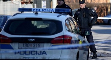 Pijani vozač kod Zadra sletio s kolnika i udario u dva pješaka