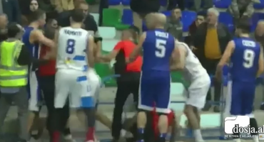 Albanija, nokautirao, udario suca