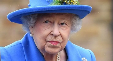 kraljica Elizabeta prestaje nositi krzno, kraljica elizabeta II, prijestolje