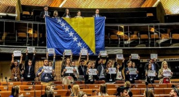 Mladi iz BiH poslali poruku Macronu: 'Dobrodošli u BiH, nismo tempirana bomba'