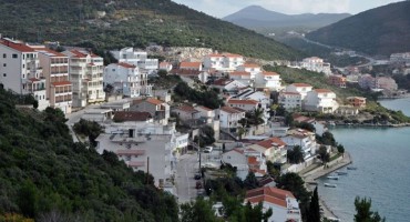 POTRESNE VIJESTI IZ NEUMA: Djeca u obitelji se vežu i tuku, dječak ponovno izbačen iz kuće