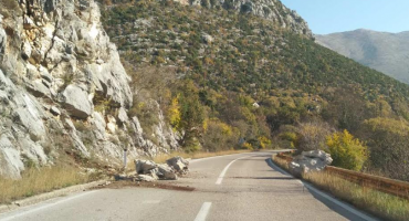 Odron na cesti Mostar - Čitluk: Vozači se pozivaju na oprez