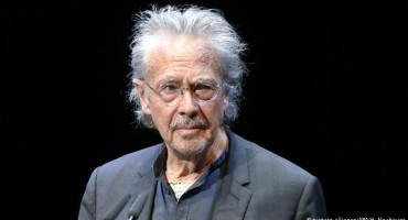 Aleksandar Vučić odlikovao Petera Handkea