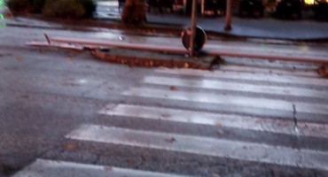 Mostar: Passat udario u stup ulične rasvjete, nije bilo ozlijeđenih