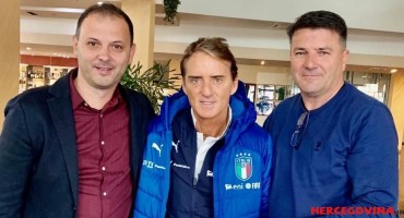 Roberto Mancini u Zenici ugostio prijatelje iz Međugorja, Talijani na dar dobili krunice od kamena s Brda ukazanja