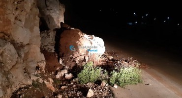 stijena, šurmanci, cesta