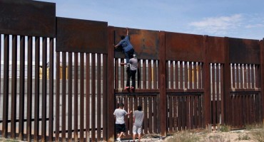 Trump je pričao da je zid s Meksikom 'praktički neprobojan'. Ispalo je da se rupa može napraviti jeftinom pilom