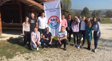 Tko su mladi iz Viteza koji su pokrenuli pozitivnu priču i osnovali Hrvatsku udrugu mladih u središnjoj Bosni