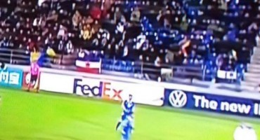 Na godišnjicu pada Vukovara navijači BiH na tribine postavili zastavu Jugoslavije