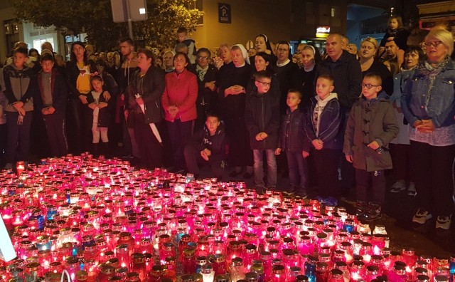 Građani Mostara u Vukovarskoj ulici zapalili svijeće 