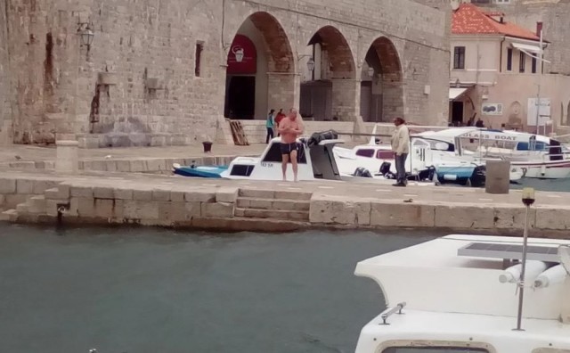 Odlučio se okupati u Dubrovniku usred olujnog juga, no poslije nije mogao izaći	