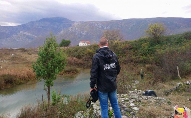 Inspektori izašli na teren nakon pomora ribe u Neretvi kod Mostara