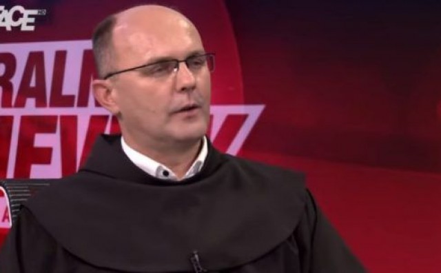 fra Mario Knezović, Željko Komšić