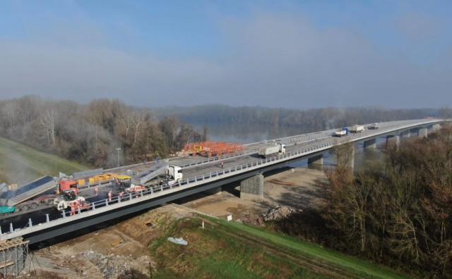 FOTO/ Međudržavni most između BiH i Hrvatske u završnoj fazi izgradnje