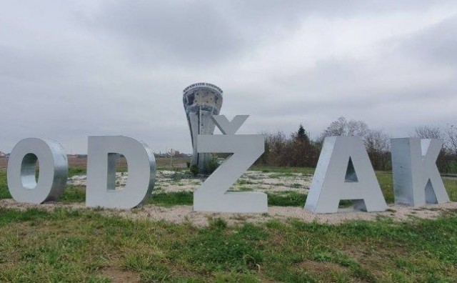 Simbol Vukovara postavljen na ulazu u Odžak