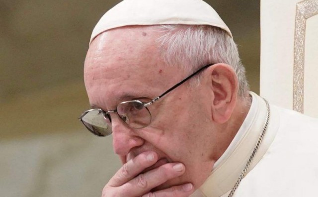 Papa Franjo: Oduprite se sjajnim svjetlima konzumerizma