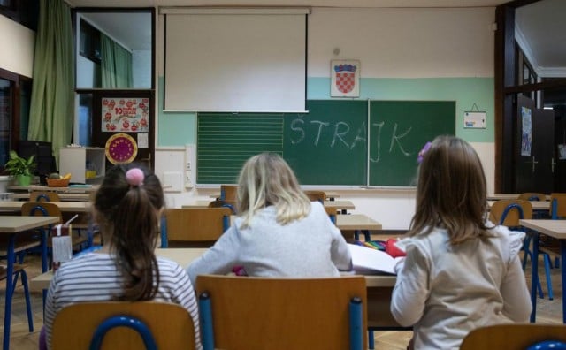 NAKON PREKIDA ŠTRAJKA U HNŽ Učenici koji pohađaju školu po planu i programu na hrvatskom jeziku sutra se vraćaju u klupe