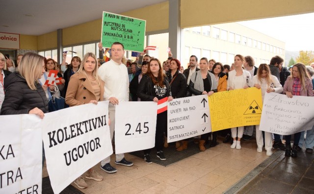 Zdravstvenici djelatnici HNŽ-a održali štrajk upozorenja, 'zaprijetili' odlaskom u Švicarsku i Njemačku