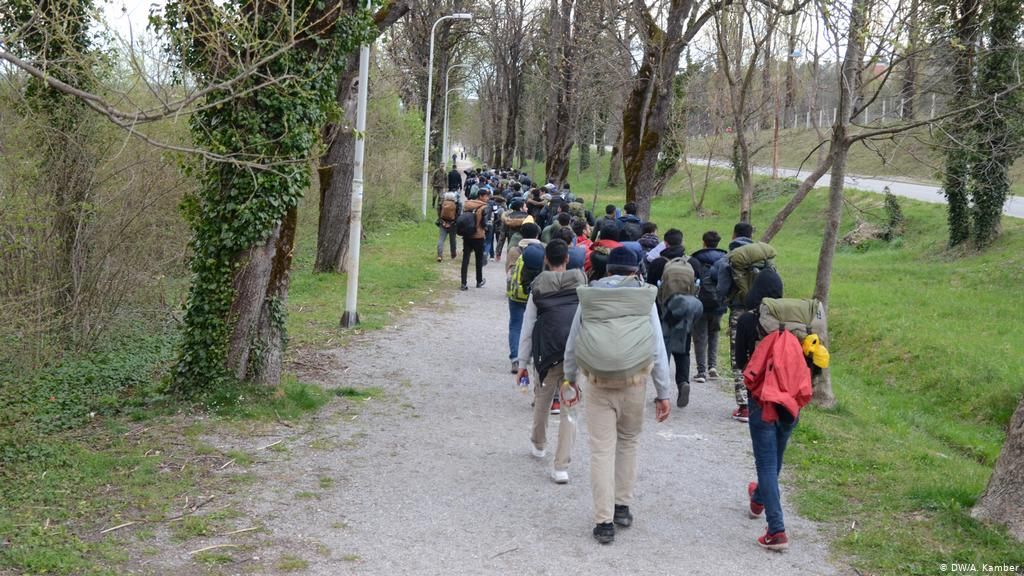 Migranti s bebom preko surove Plješevice krenuli u Hrvatsku