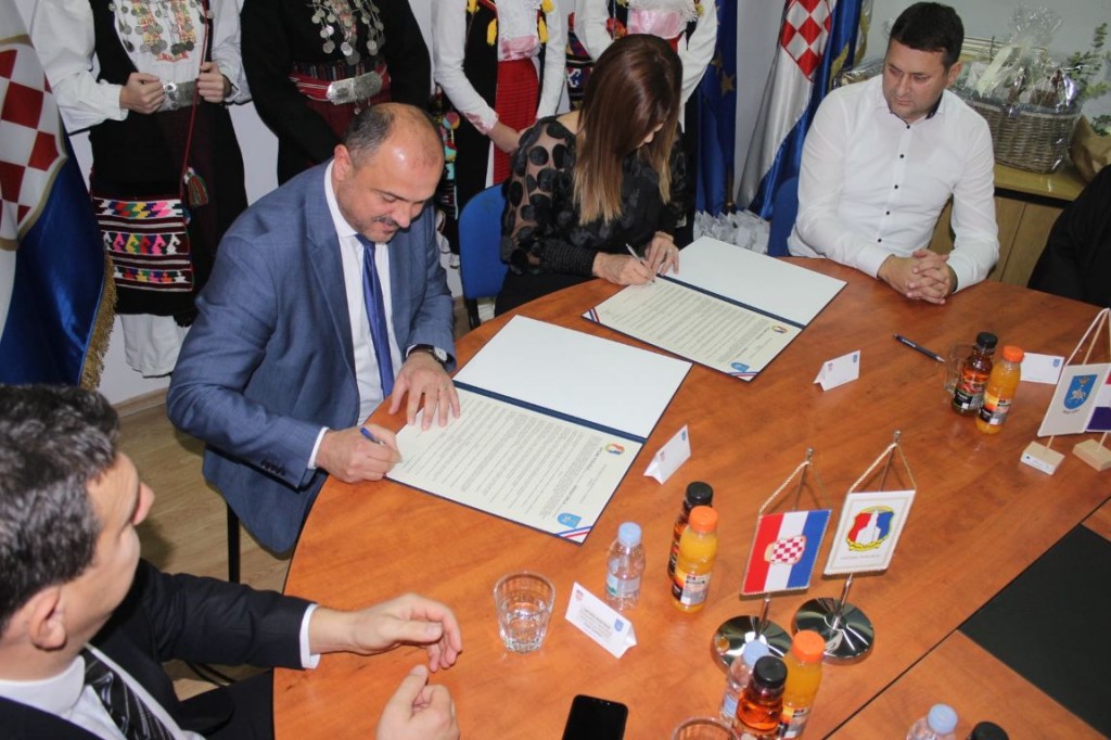 POTPISANA POVELJA Sinj i Posušje postali prijateljski gradovi