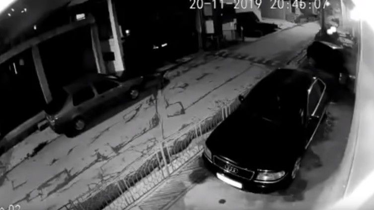 Uznemirujući snimak iz Bijelog Polja: Automobil s prikolicom naletio na djevojku
