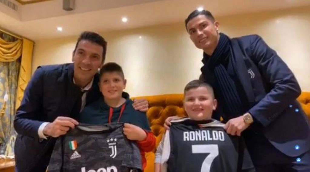 Buffon i Ronaldo albanske heroje nagradili dresovima