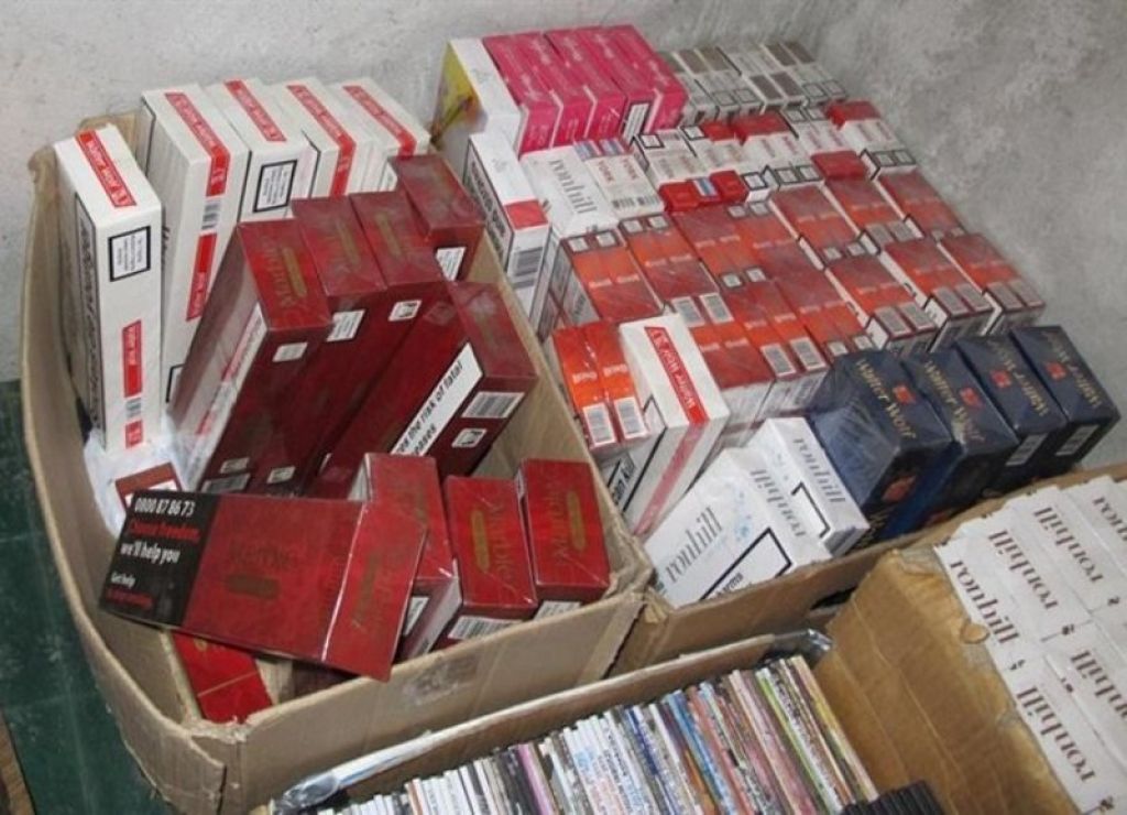 IZBAČENO IZ VOZILA Pronađeno blizu 20.000 pakiranja cigareta