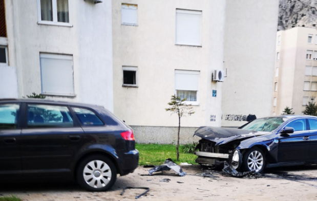 EKSPLOZIJA U MOSTARU Dileru raznijeli dva skupa Mercedesa