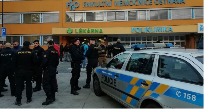 Napadač ubio šestero ljudi u bolnici u Češkoj