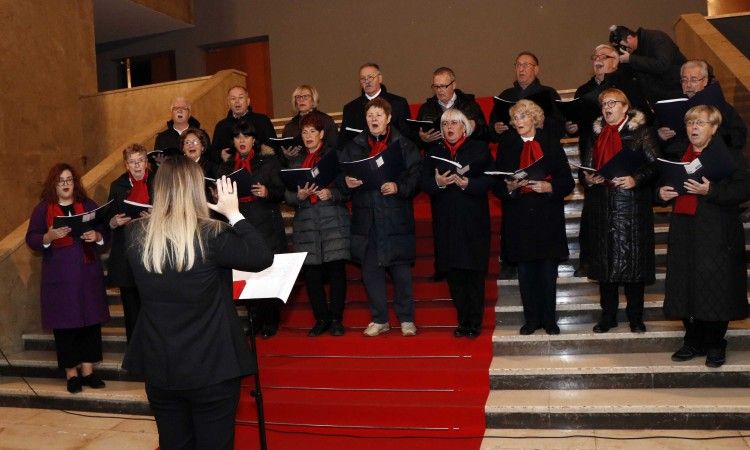 Pjevačko društvo 'Mirta' održalo koncert ispred Kosače