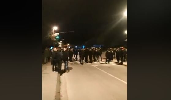 Blokirali cestu u Kočerinu