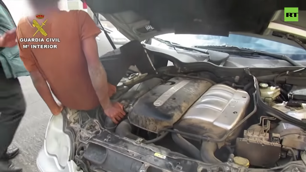 Španjolska policija pronašla je migrante skrivene iza instrument table i motora, te u prtljažniku automobila