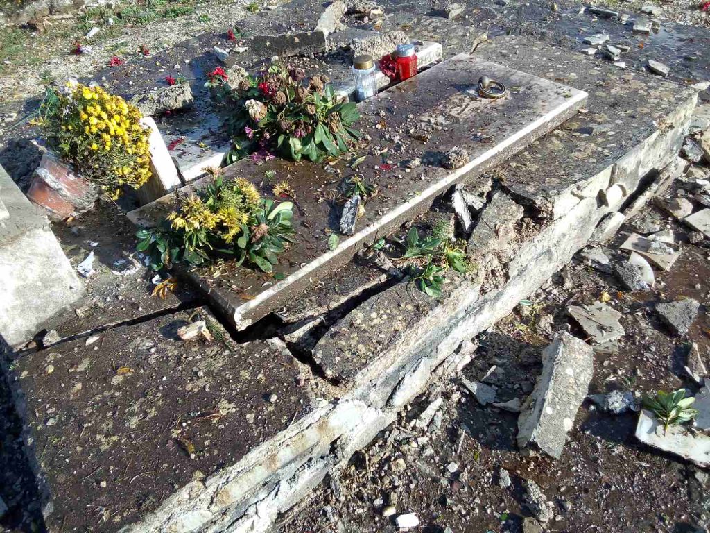 Nesvakidašnji događaj u malom hercegovačkom selu: Od udara groma uništena renovirana obiteljska grobnica