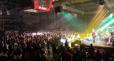 Petar Grašo sjajnim koncertom oduševio Pecaru