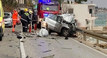 MAGISTRALA ZATVORENA Teška prometna nesreća kod Omiša, jedna osoba poginula