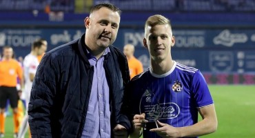 Novinar iz Hercegovine Olmu uručio nagradu za najboljeg nogometaša Dinama