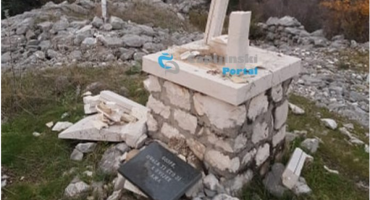 U Čapljini razbijen Gospin kip i postolje, a krunice razbacane