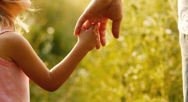 Upravni sud u Zagrebu odlučio da gay par smije udomiti dijete