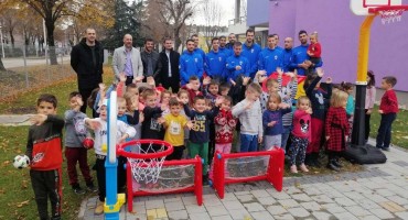 Košarkaši Čapljine posjetili Dječji vrtić i darivali mališane