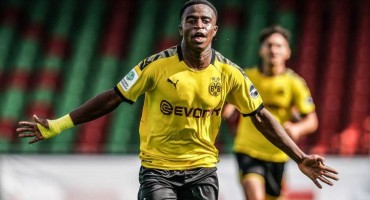 Jusuf Mukoko , Liga prvaka, Borussia Dortmund