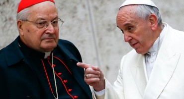 Papa Franjo smijenio jednog od najmoćnijih kardinala Vatikana