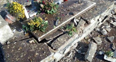 Nesvakidašnji događaj u malom hercegovačkom selu: Od udara groma uništena renovirana obiteljska grobnica